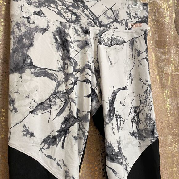 PINK Victoria’s Secret ultimate black/white marble pattern leggings, size XS EUC - Picture 2 of 6